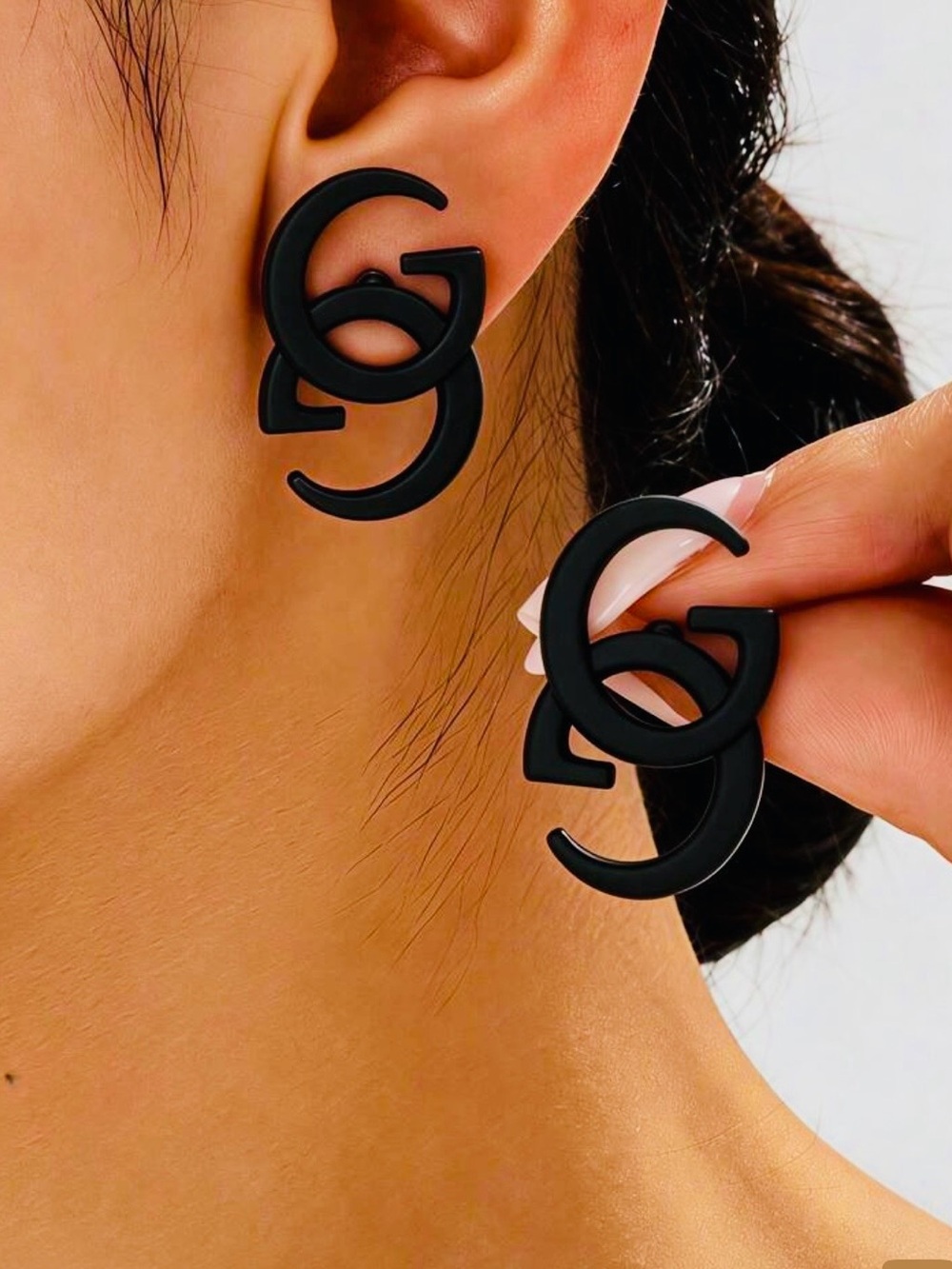 Matte Black Interlocking Circle Statement Earrings - Women Jewelry